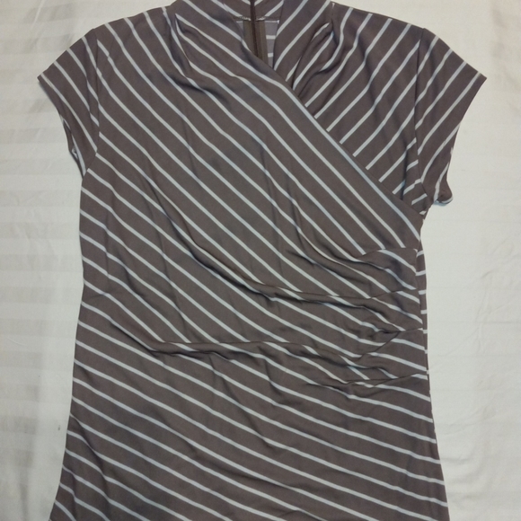 10 PIECE BUNDLE DEAL!       10 Women shirts.                   Size- Small - Picture 10 of 12